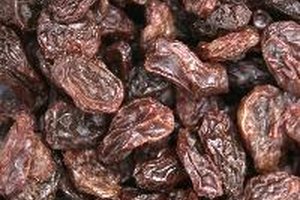 Las uvas pasas contienen 493 calorías por taza.