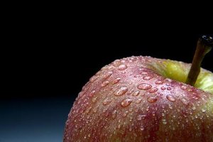 El tratamiento más común el estreñimiento con jugo de ciruelas también incluye jugo de manzana.