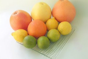 Los cítricos ricos en vitamina C pueden ayudar a mejorar tu piel.