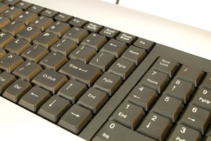 Convertir un teclado con cable en uno inalámbrico es difícil pero posible.