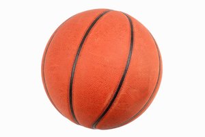 Los jugadores con experiencia no utilizan el mismo balón para jugar al aire libre o bajo techo.