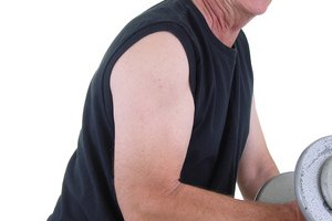 Añade entrenamiento de resistencia a tus rutinas para acelerar tu metabolismo.
