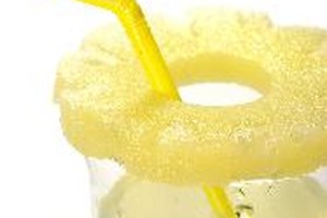 El jugo de piña es una bebida saludable durante el embarazo.