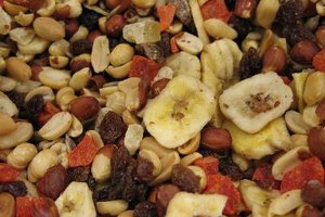 Los ingredientes básicos de las mezclas de frutos secos son saludables cuando las medidas igualan tu nivel de actividades.