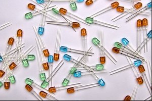 Los LED tienen bajos requerimientos de tensión y corriente, por lo tanto son ideales para los sistemas digitales.