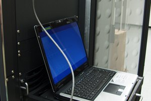Reinicia una computadora accediendo a través de la función de escritorio remoto sobre una red.