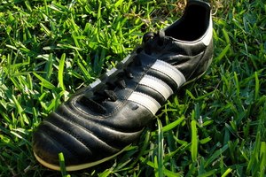 Lograr atar las agujetas de forma apropiada en tus zapatos de fútbol soccer puede ayudar a mejorar tu desempeño.