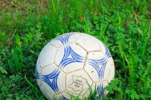 Este juego utiliza una pelota de fútbol.