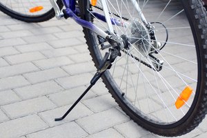 Sacar la rueda trasera puede ser complicado.