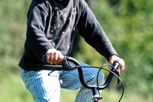Los niños y adultos mayores pueden andar en bicicleta sin dañar sus articulaciones