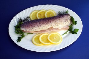 Las mujeres embarazadas deberían tener cuidado al elegir pescado con contaminación mínima de mercurio.