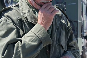Los veteranos deben cumplir con ciertos requisitos para obtener una prótesis auditiva del VA.