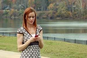 Hay muchos servicios y planes de telefonía celular que te permiten enviar mensajes de texto al extranjero.