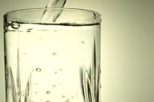 Filtrar el agua hace que esté limpia y que sea segura para beber.