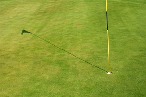 Cómo construir un putting green de práctica interior.