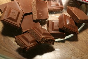 El chocolate contiene cafeína, la cual puede afectar a tu bebé.