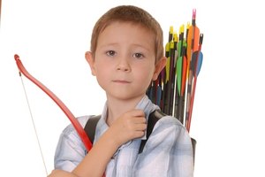Las reglas de tiro con arco para jóvenes son un poco más estrictas que las reglas de tiro con arco para adultos.