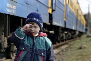 Los niños de orfanatos y hogares adoptivos pueden tener problemas de apego.