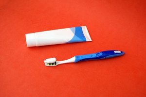 La pasta de dientes correcta puede ayudar a los niños a evitar las aftas.
