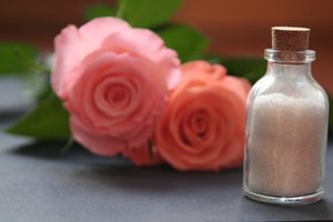 Un baño con sal de Epsom promueve la relajación y elimina las toxinas del cuerpo.