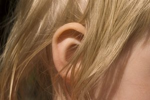 La acumulación de cera puede causar incomodidad e incluso pérdida de la audición en los niños pequeños.