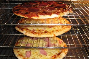 Aunque la mayoría de las estufas y de hornos Frigidaire deberían funcionar correctamente en la mayoría de las ocasiones, si el horno no funciona es posible que debas considerar algunas de las razones antes de contactar con un servicio técnico.