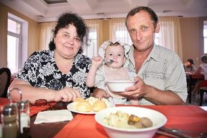 La alimentación saludable es un asunto que compete a la familia.