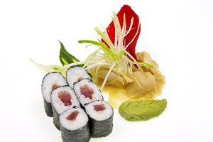 El rollo de sushi es un alimento conveniente y sano.