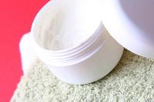 Las cremas con vitamina A y retinol utilizadas habitualmente como antiarrugas, también pueden ayudar en los casos de psoriasis.