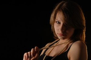 Tanto los hombres como las mujeres experimentan dolor al orinar y secreción genital.