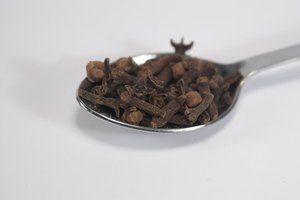 Use clavos para hacer un delicioso y nutritivo té.
