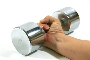 Las mancuernas te permiten realizar docenas de diversos ejercicios para el brazo.
