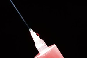 ¿Qué hormona secreta la glándula suprarrenal?
