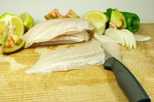 Los trastornos gastrointestinales, incluyendo el gas abdominal, la distensión abdominal, el dolor abdominal y los eructos, a veces ocurren cuando tomas suplementos de aceite de pescado.
