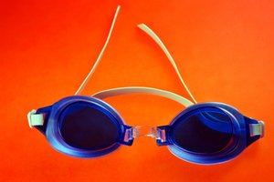Ve con claridad bajo el agua manteniendo tus gafas para nadar libres de vaho.