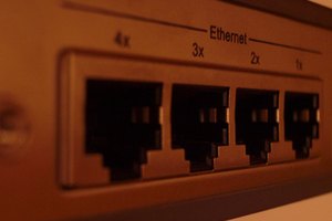 Un router permite que varias computadoras accedan a una conexión a Internet compartida.