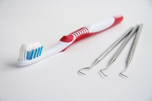 Una buena higiene oral puede ayudar a aliviar los problemas del mal aliento.