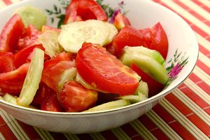Las ensaladas aderezadas con jugo de limón y aceite de oliva no contienen soja, trigo ni lácteos.