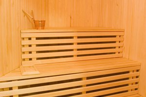 Un cuarto de sauna te puede ayudar a relajarte mientras limpias tu cuerpo.