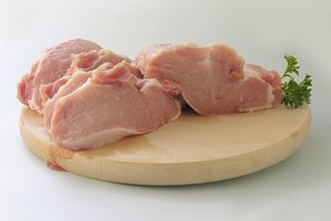 Las porciones de cerdo magro pueden ser altas en proteínas y potasio.