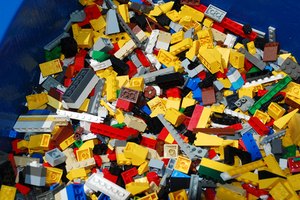 Dale instrucciones a tu niño para construir una estructura de bloques.