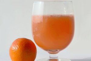 Las naranjas enteras no tienen un alto contenido de calcio, pero ofrecen vitamina C, potasio y fibra.