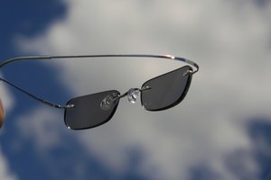 Las gafas de sol son innecesarias con lentes fotocromáticas Transitions.