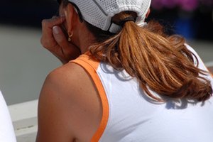El codo de tenista puede dejarte en la línea de banda.
