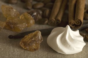 Las extracciones de vainilla de su vaina dan sabor a helados, café, licores, artículos de confitería y productos horneados.