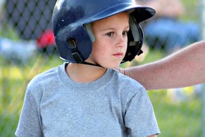 El t-ball enseña a los niños habilidades para el baseball y el softball, preparándolos para jugar en el futuro.