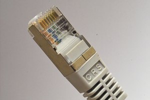Puedes tener sólo un router con DHCP habilitado.