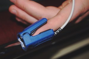 Los oxímetros de pulso son dispositivos que se utilizan para medir indirectamente la cantidad de oxígeno en la sangre.