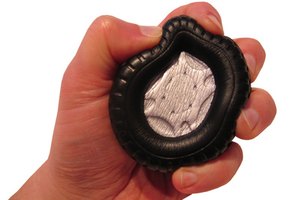 Apretar una pelota suave puede aliviar el estrés.