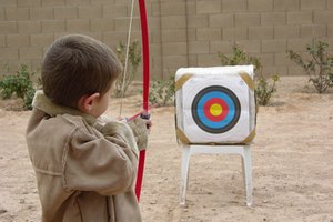La arquería es una actividad popular tanto para niños como también para adultos.